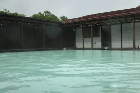 須川高原温泉。露天風呂「大日湯」。