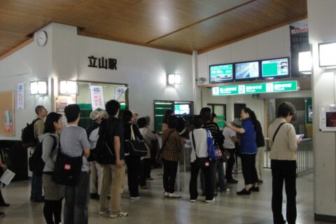 立山駅の立山ケーブルカー改札付近