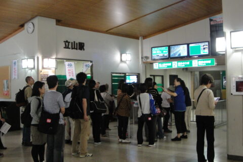 立山駅の立山ケーブルカー改札付近