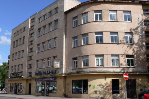 Kinoteātra "Teika" ēka. Celta 1937. gadā (arh. T.Hermanovskis), funkcionālisma arhitektūras paraugs, vietējas nozīmes arhitektūras piemineklis. Fotogrāfējis A.Buks.