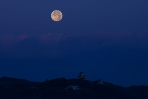 月と平戸城 The moon and Hirado castle