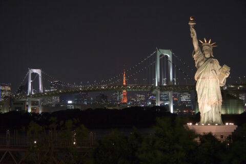 Tokyo 2006 - Rainbow Bridge, Tokyo Tower e replica della Statua della Libertà visti da Odaiba