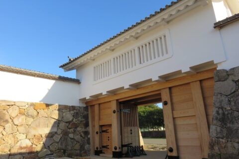鳥取城の中ノ御門 渡櫓門（復元）