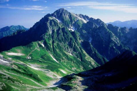 別山方面からの剱岳、剣山荘と剱沢小屋