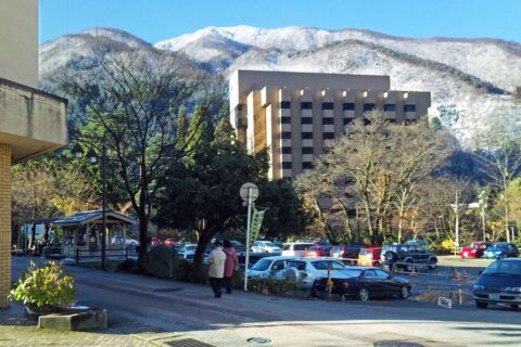 宇奈月温泉・宇奈月公園から見る南側の山の初雪