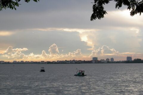 en:West Lake (Hanoi)