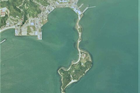 余島（香川県土庄町）付近の空中写真。CSI921X_C16 を利用。
