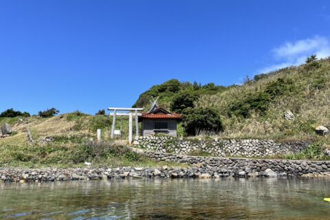 島津島にある渡津神社（知夫村）