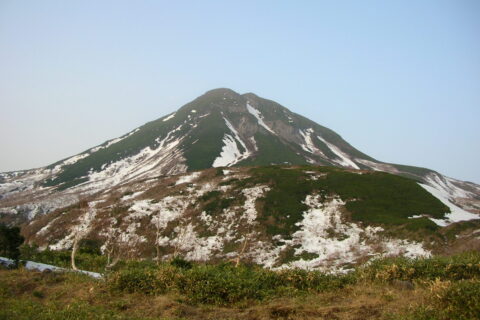 Mount Rausu (Rausu-dake) in spring from the southwest. Taken from National Route 334.